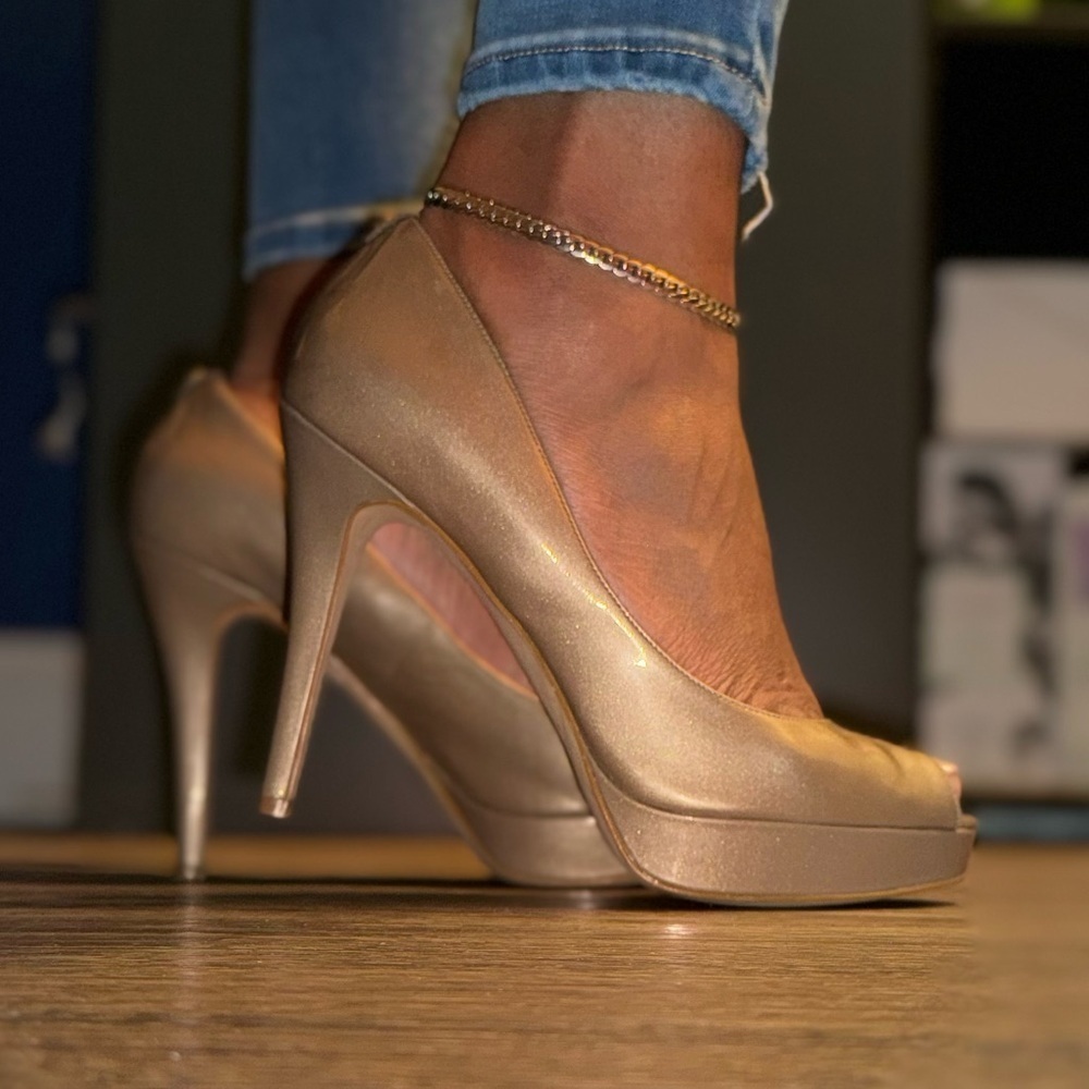 Michael Kors Gold Peep Toe Heels EUC